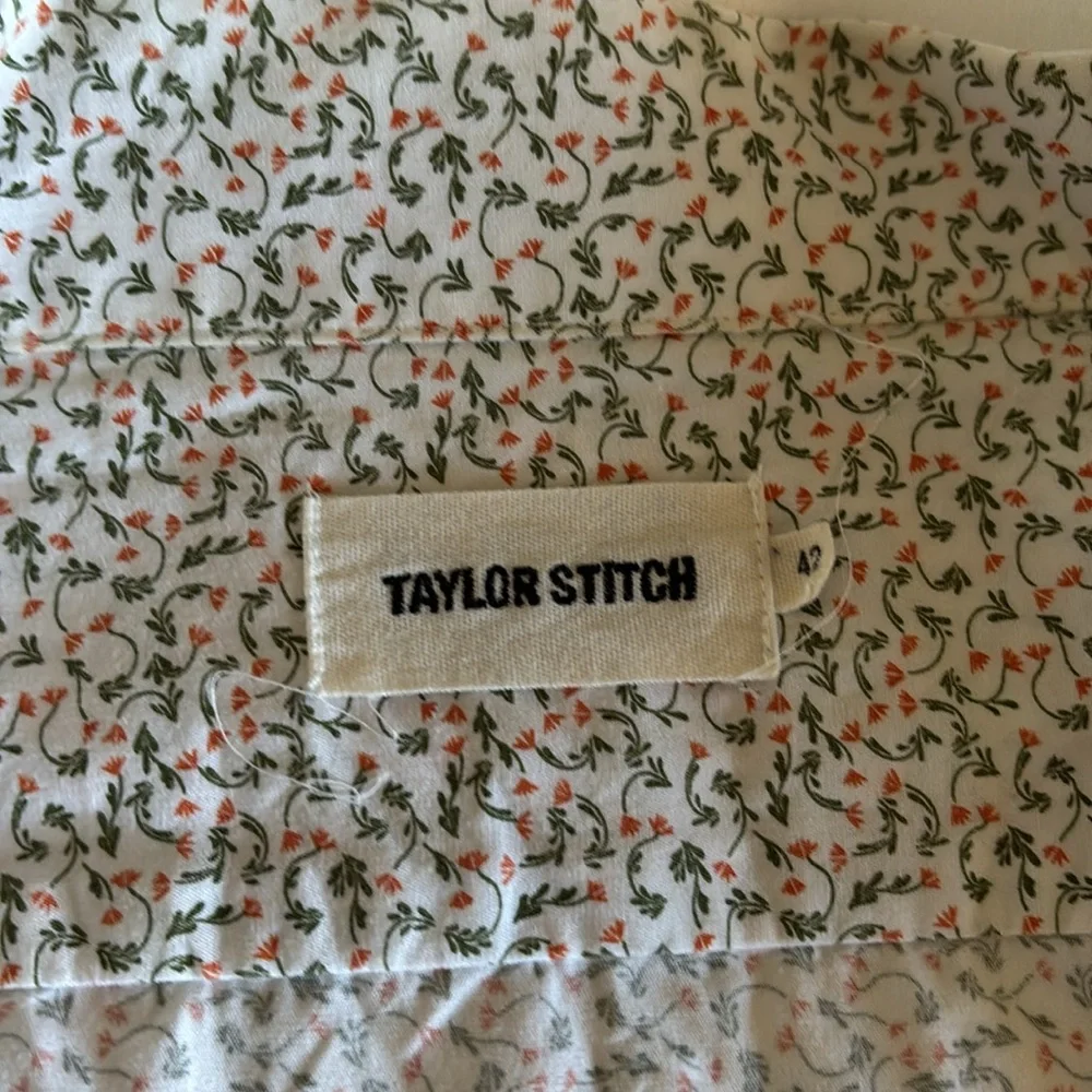 Taylor Stitch short sleeve Hawthorn in CA Poppy - Picture 2 of 4